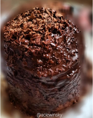 Bolinho de chocolate, sem glúten e sem lactose.